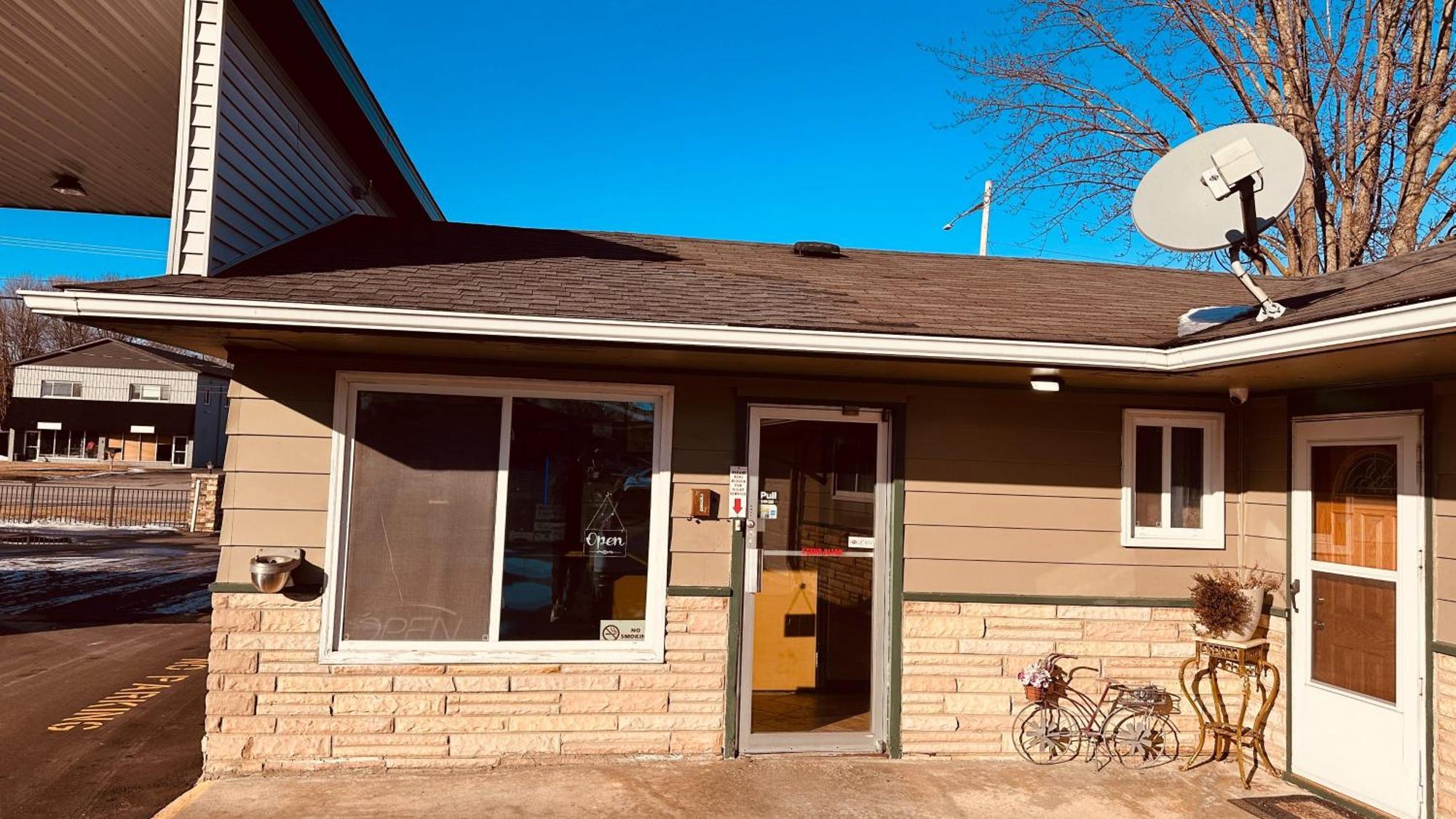 Currys Motel By Oyo Saginaw Mi Exterior foto